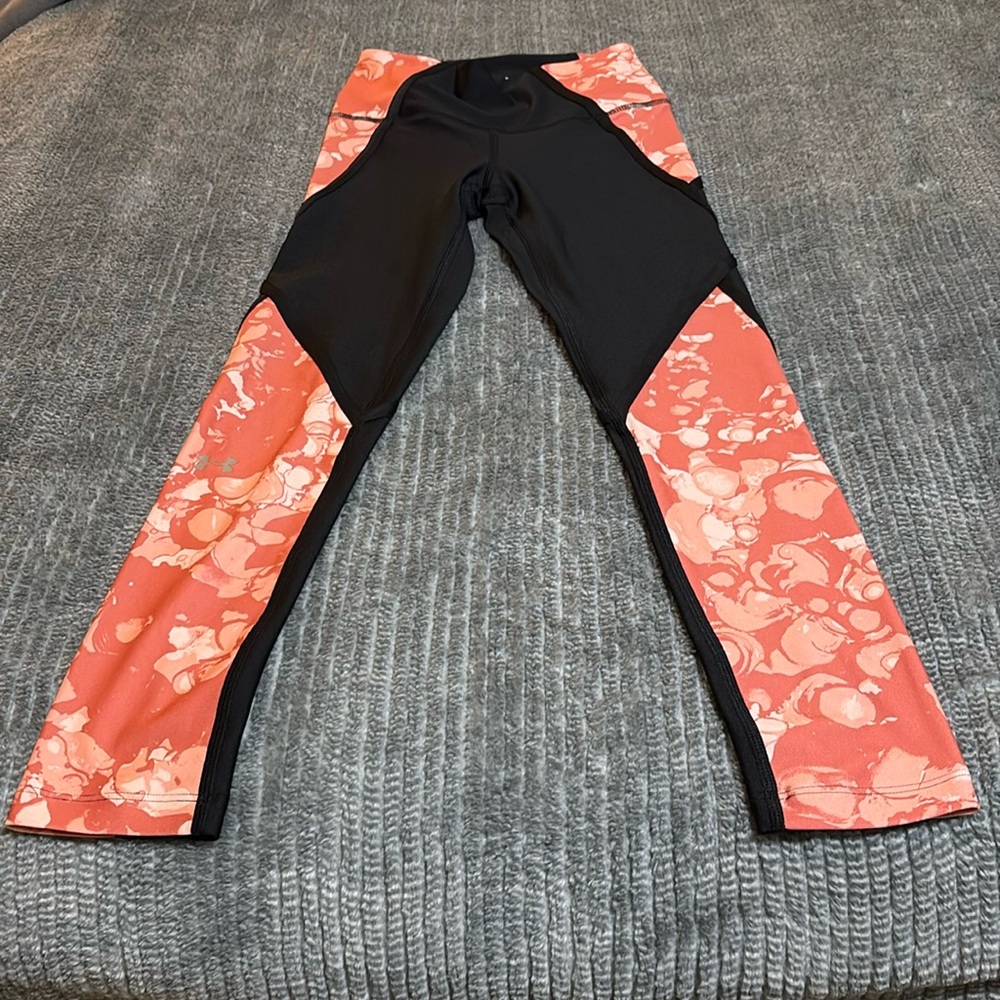Women’s XS Under Armor workout pants. Barely used.